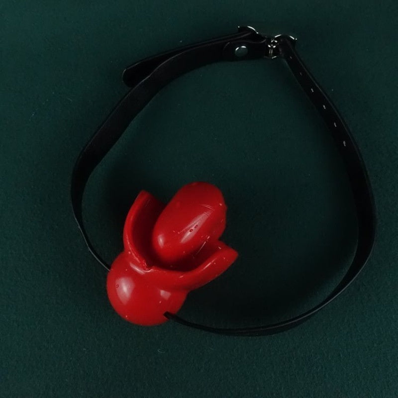 Front view of the Massive Red Gag® with 6.6cm filling zone