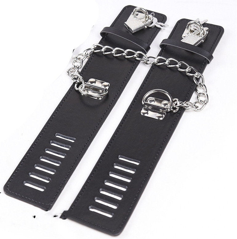 Leather Handcuff Lock ® DOMINA STORE